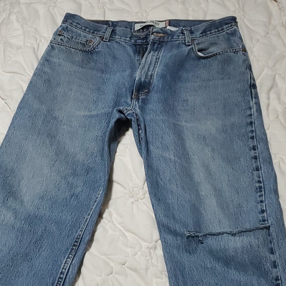 Distressed Levi's 505 - Picture 8 of 8